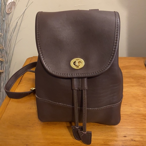 ? Handbags - Vintage Leather Backpack